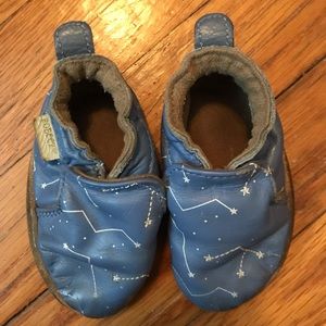 Robeez constellation shoes. Sz 0-6 mo.